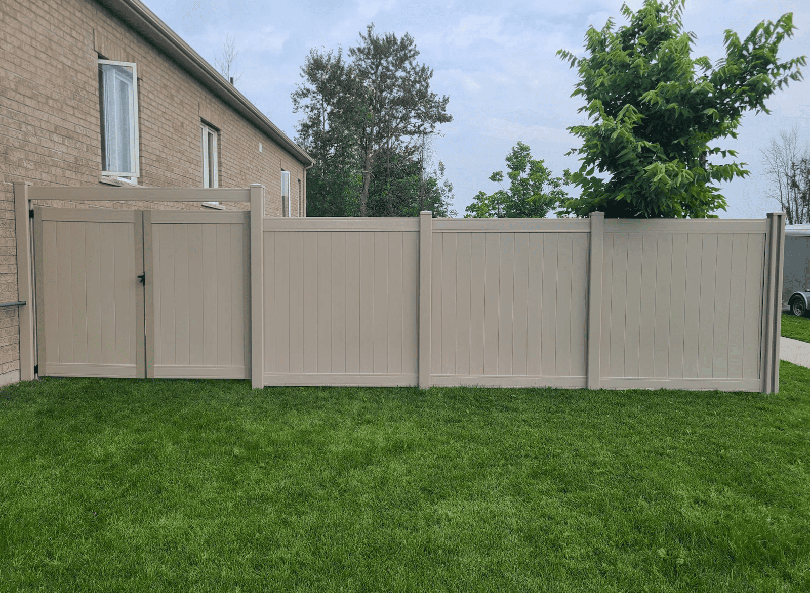 pvc fence installer